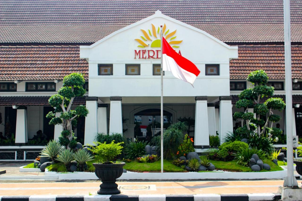 Hotel Merdeka Kediri Kediri  Exterior photo