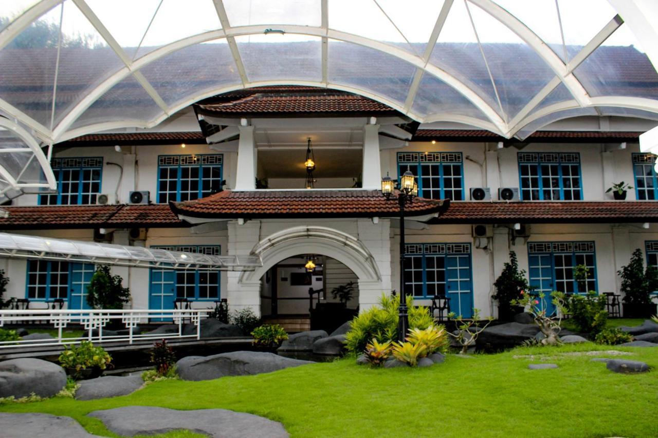 Hotel Merdeka Kediri Kediri  Exterior photo
