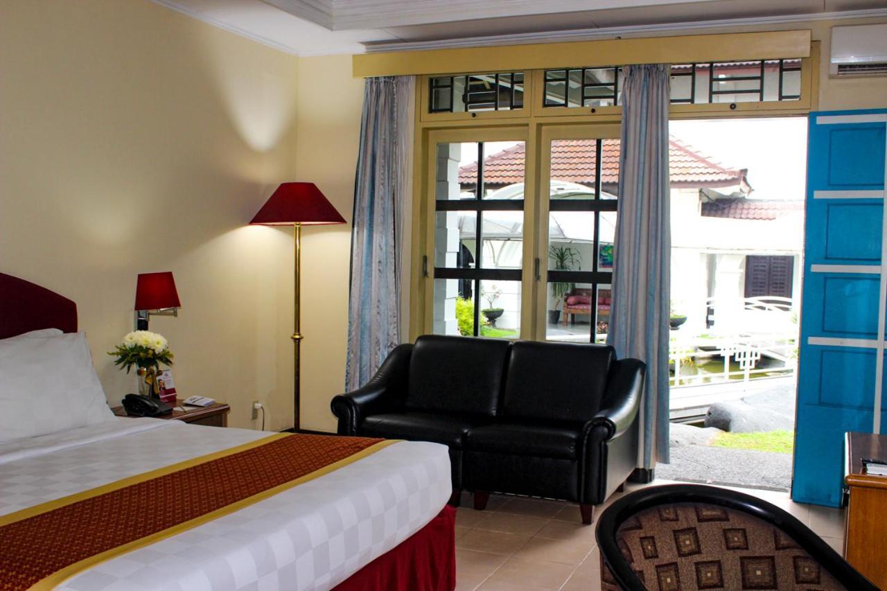 Hotel Merdeka Kediri Kediri  Exterior photo