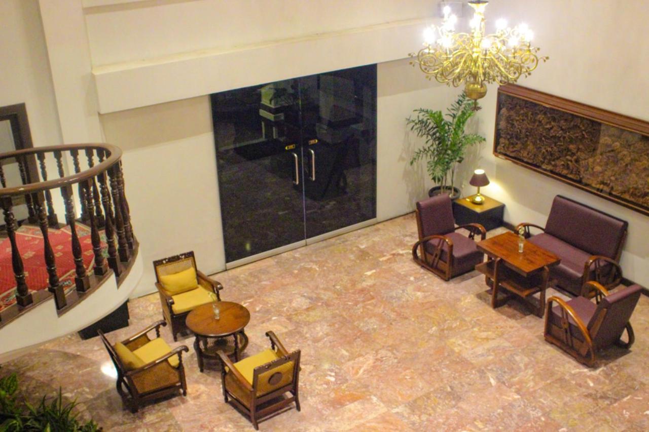 Hotel Merdeka Kediri Kediri  Exterior photo
