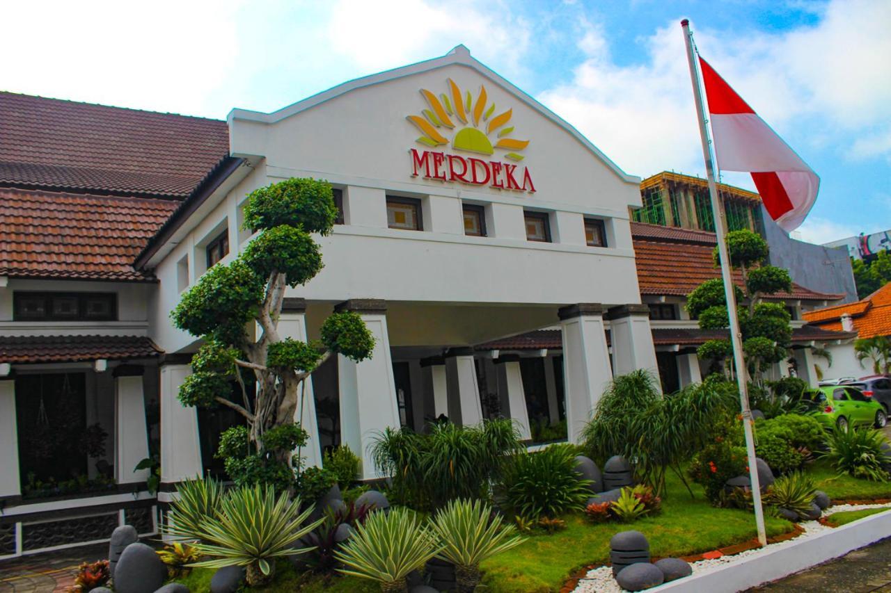 Hotel Merdeka Kediri Kediri  Exterior photo
