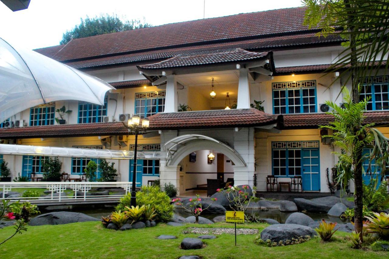 Hotel Merdeka Kediri Kediri  Exterior photo